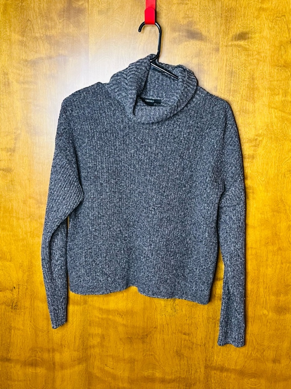 Forever 21 Cropped Turtleneck Sweater – Size Medium